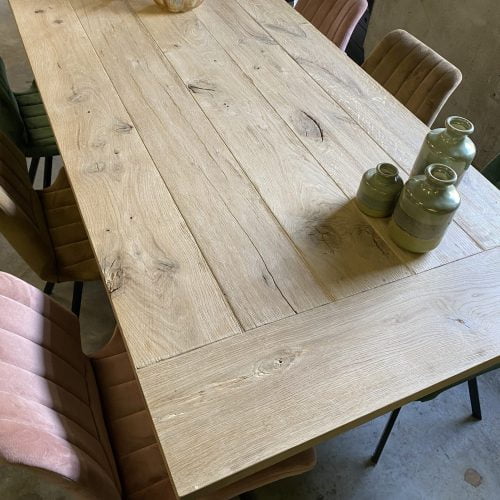 Robuuste tafel met matrix poot K10x4 en olie box