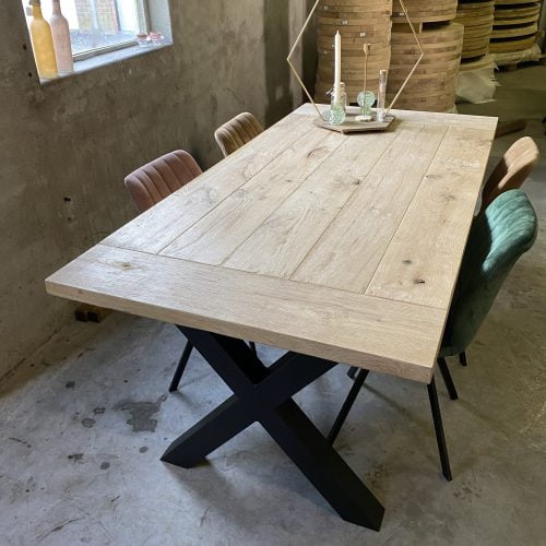 Robuuste tafel met X poten K8x8 en olie box